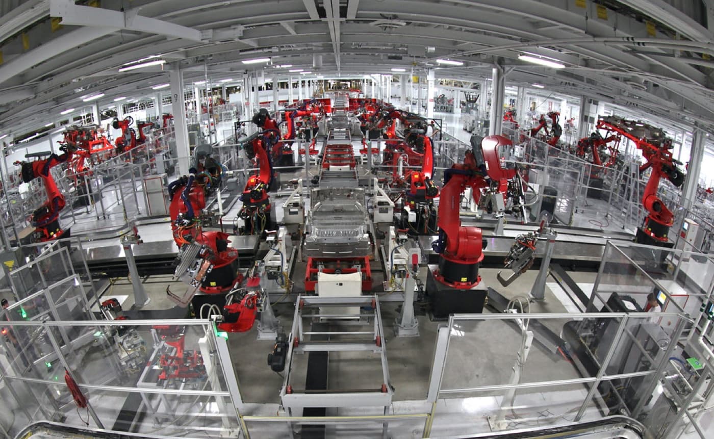 Robotic automotive manufacturing assembly line